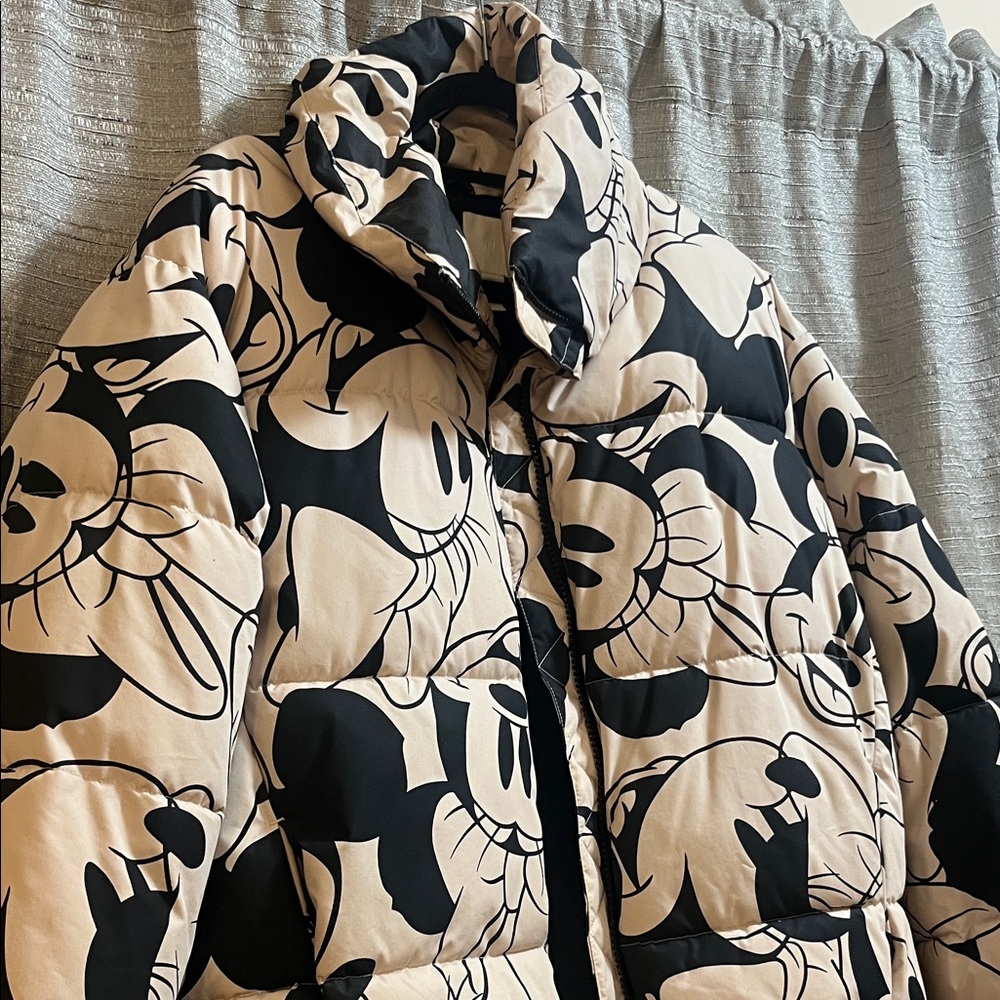 H&M Black and Cream Graphic Puffer Jacket